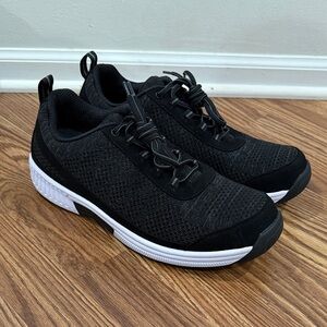 Orthofeet Lava Sneakers in Black